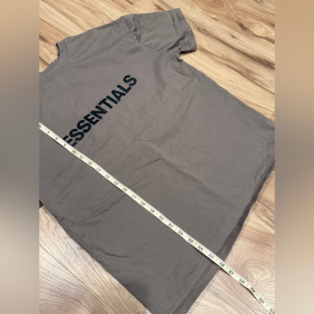 Essential Tshirt - image 4